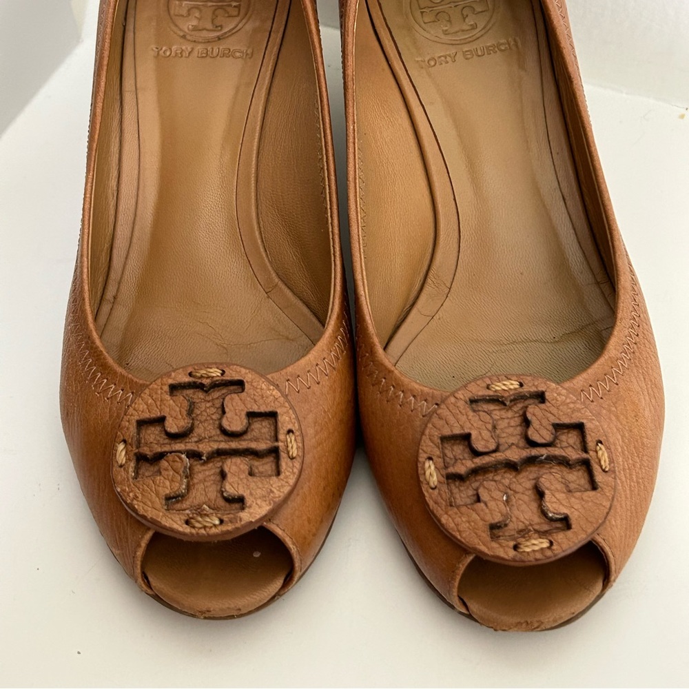 Tory Burch Sally-2 Peep toe wedge Tumbled Leather Royal Tan 7.5 $265 EUC W/ Box